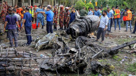 Bangladesh: un avión militar se estrelló contra un colegio y dejó al menos 27 muertos